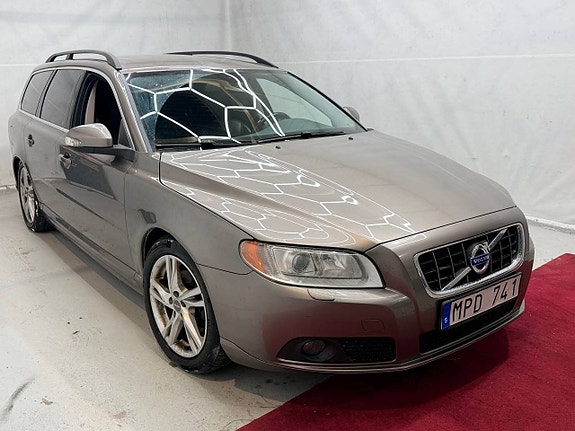 Volvo V70 2 of 12