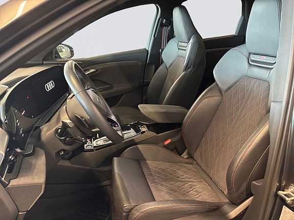 Audi Q6 e-tron 7 of 17
