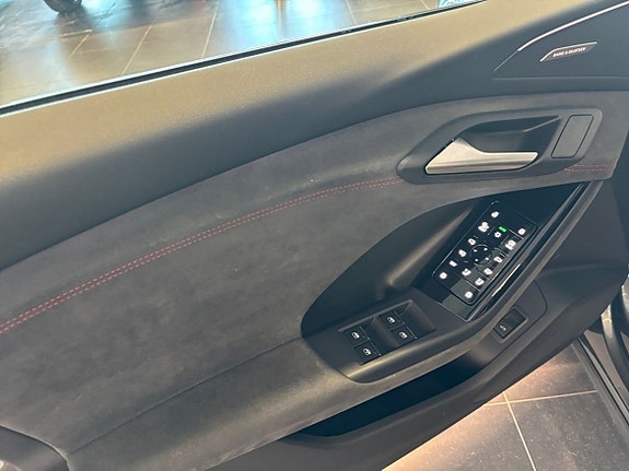 Audi Q6 e-tron 8 of 17