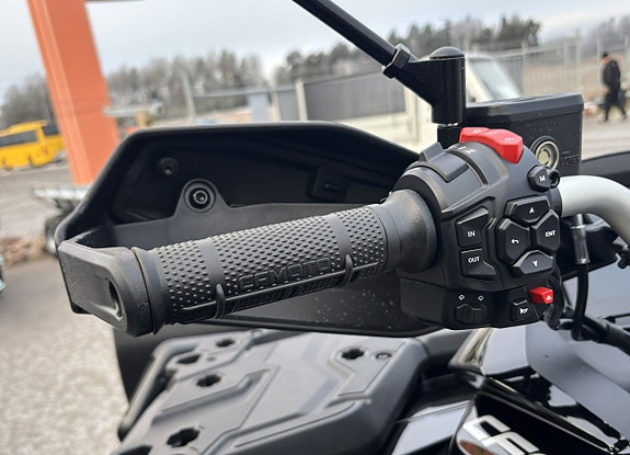 CFMOTO CFORCE 850 BLACK EDITION 8 of 11