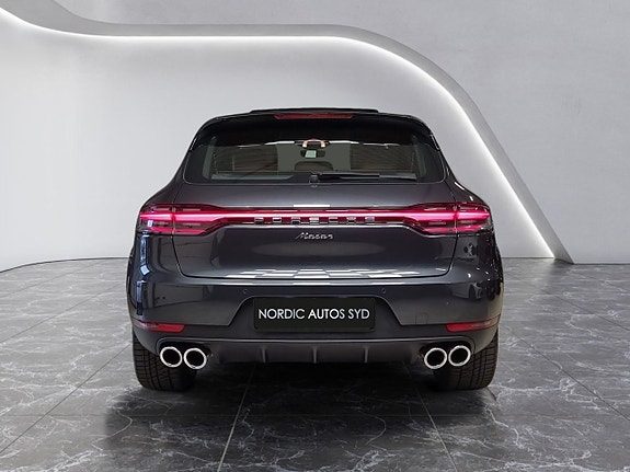 Porsche Macan 4 of 5
