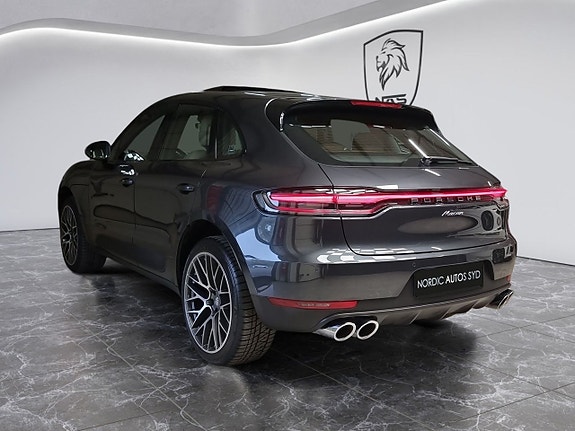 Porsche Macan 3 of 5