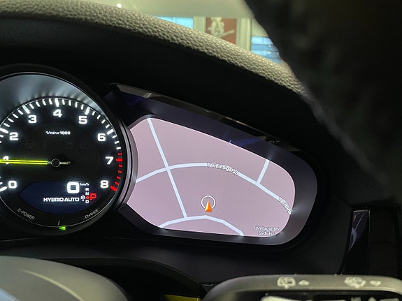 Porsche Cayenne 12 of 18