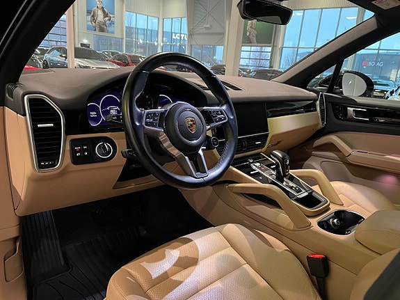 Porsche Cayenne 10 of 18