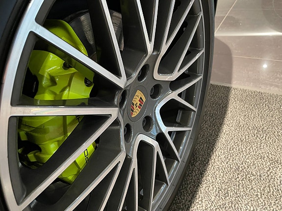 Porsche Cayenne 6 of 18