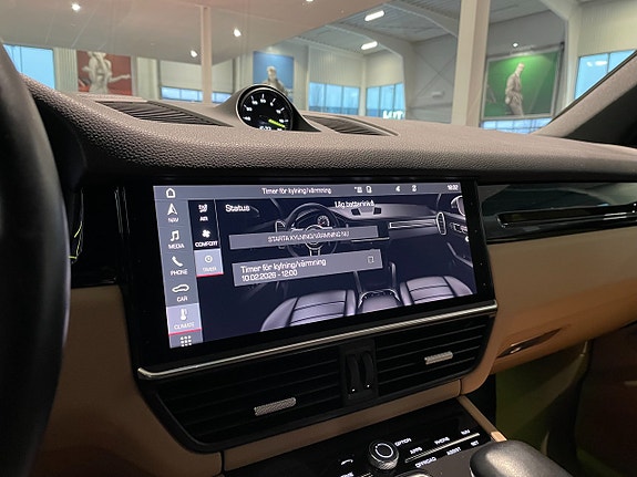 Porsche Cayenne 14 of 18