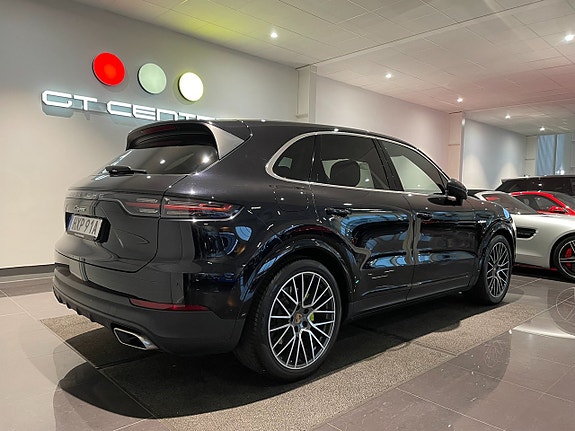 Porsche Cayenne 8 of 18