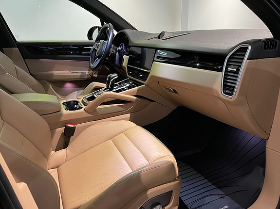 Porsche Cayenne 17 of 18