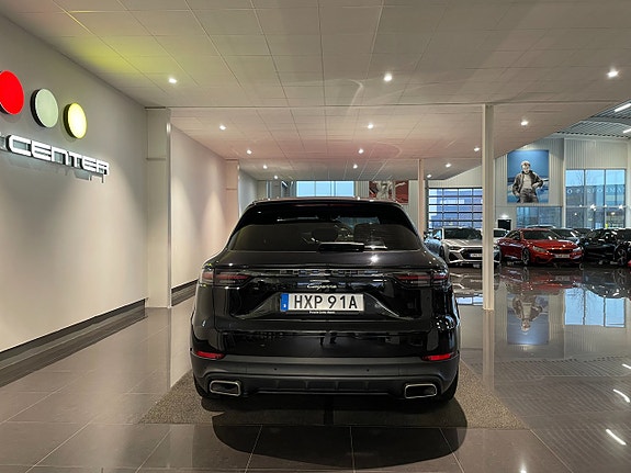 Porsche Cayenne 7 of 18
