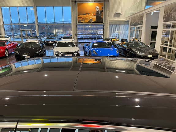 Porsche Cayenne 3 of 5