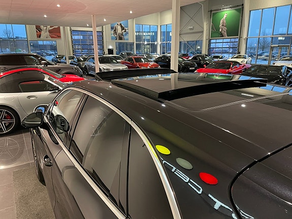 Porsche Cayenne 4 of 5