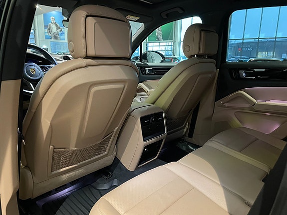 Porsche Cayenne 18 of 18