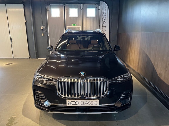 BMW X7 3 of 30