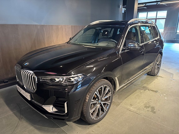 BMW X7 2 of 5