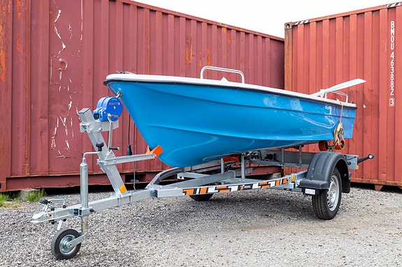 små båt med trailer 4 of 9