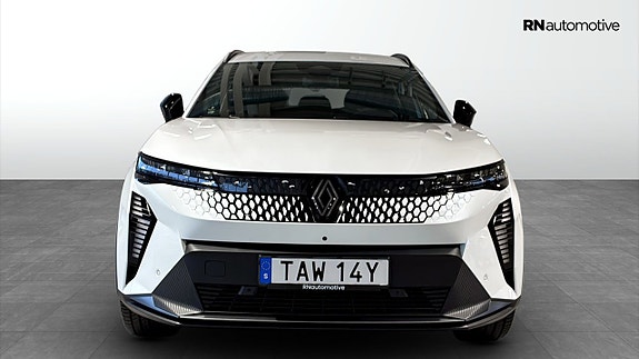 Renault Scenic E-Tech 8 of 16