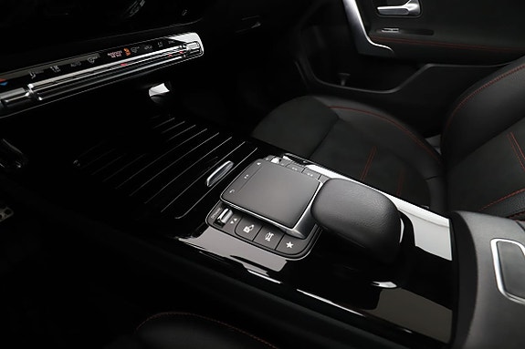 Mercedes-Benz CLA200 24 of 30