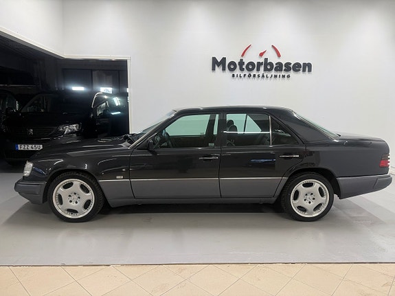 Mercedes-Benz E400 2 of 5