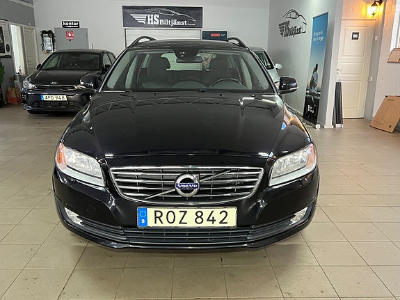 Volvo V70 2 of 13
