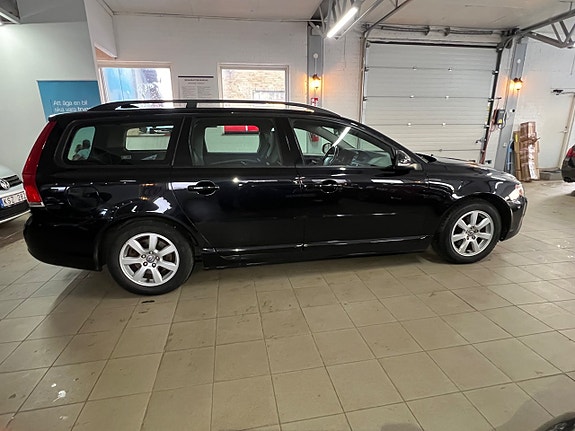 Volvo V70 8 of 13