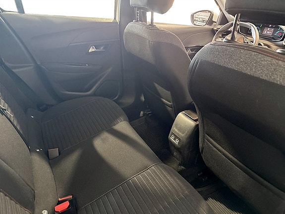 Peugeot e-208 12 of 15