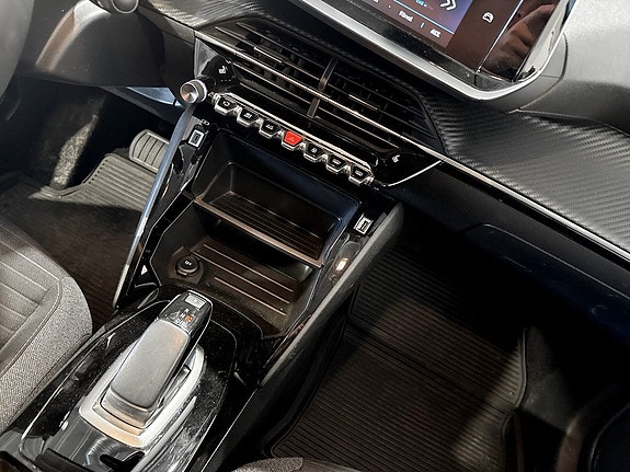 Peugeot e-208 10 of 15