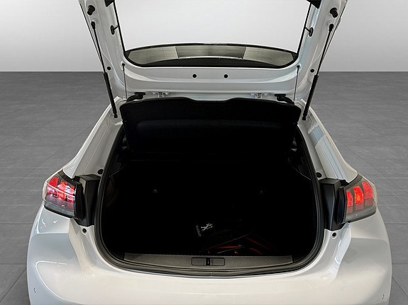 Peugeot e-208 15 of 15