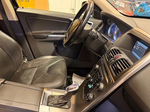 Volvo XC60 9 of 25