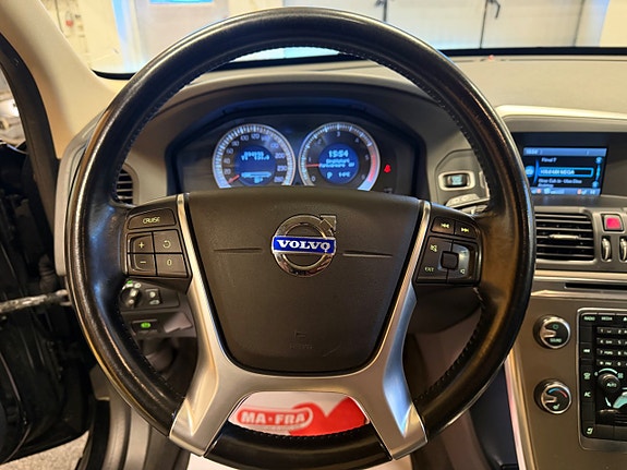 Volvo XC60 17 of 25