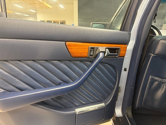 Mercedes-Benz S420 11 of 13