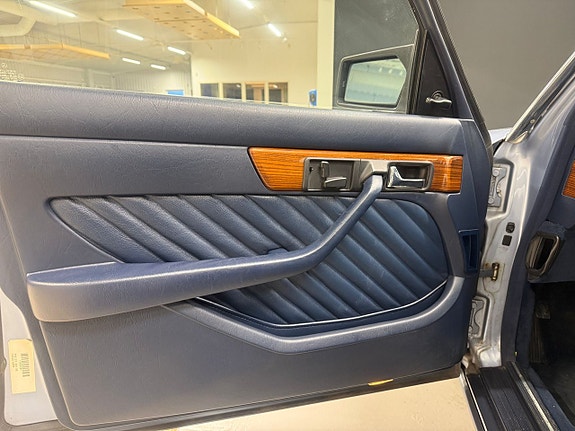 Mercedes-Benz S420 13 of 13