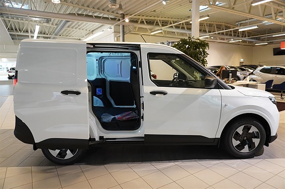 Ford Transit Courier 17 of 22