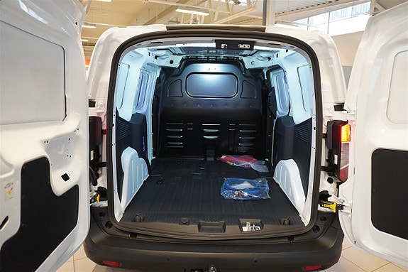Ford Transit Courier 13 of 22