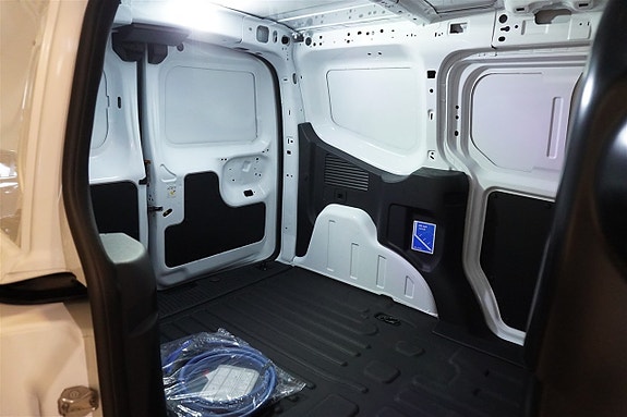 Ford Transit Courier 18 of 22