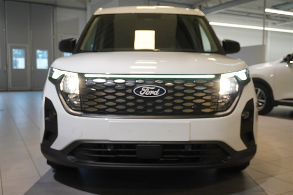 Ford Transit Courier 5 of 5