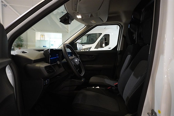Ford Transit Courier 9 of 22