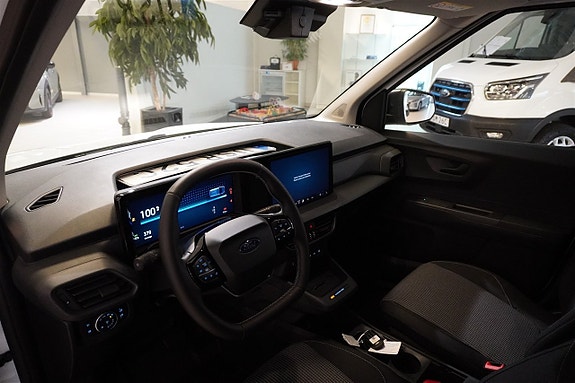 Ford Transit Courier 8 of 22