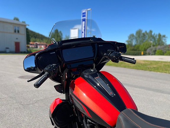 Harley-Davidson CVO Street Glide Limited "Citrus Heat, Finns nu i butik" 14 of 14