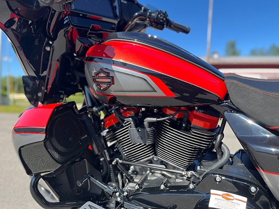 Harley-Davidson CVO Street Glide Limited "Citrus Heat, Finns nu i butik" 10 of 14