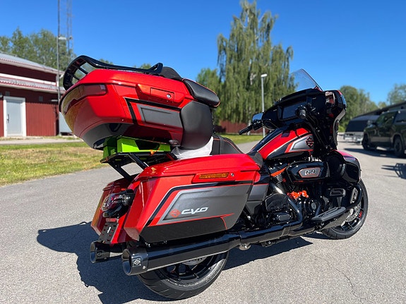 Harley-Davidson CVO Street Glide Limited "Citrus Heat, Finns nu i butik" 8 of 14