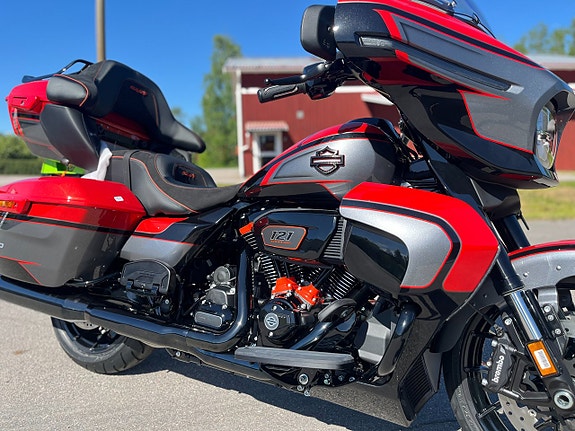 Harley-Davidson CVO Street Glide Limited "Citrus Heat, Finns nu i butik" 4 of 14