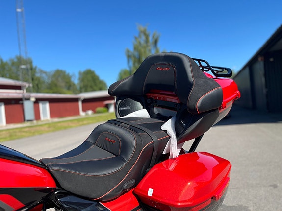 Harley-Davidson CVO Street Glide Limited "Citrus Heat, Finns nu i butik" 12 of 14