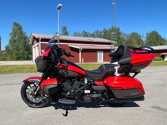 Harley-Davidson CVO Street Glide Limited "Citrus Heat, Finns nu i butik" 9 of 14