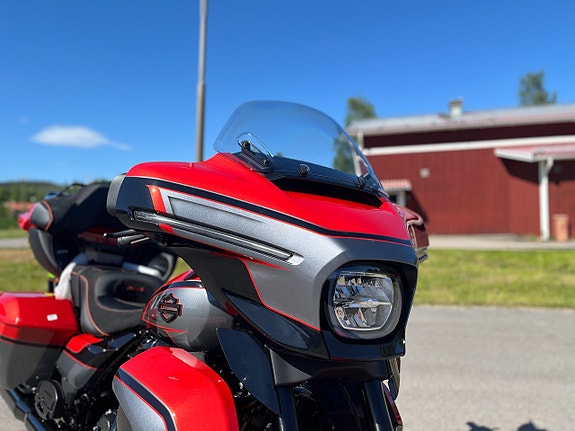 Harley-Davidson CVO Street Glide Limited "Citrus Heat, Finns nu i butik" 6 of 14