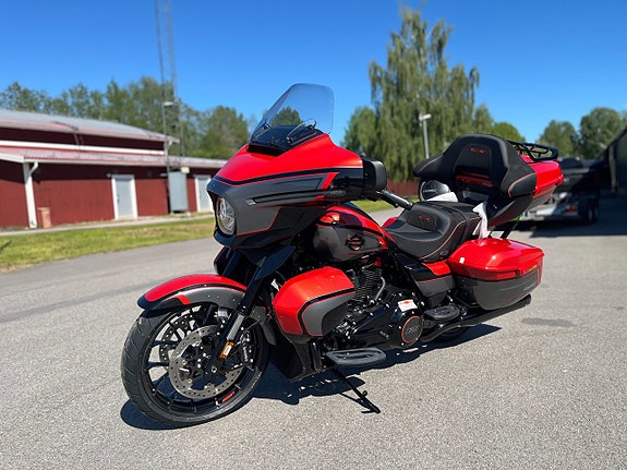 Harley-Davidson CVO Street Glide Limited "Citrus Heat, Finns nu i butik" 11 of 14