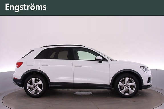Audi Q3 2 of 5