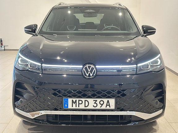 Volkswagen Tiguan 2 of 11
