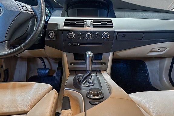 BMW 530i 11 of 17