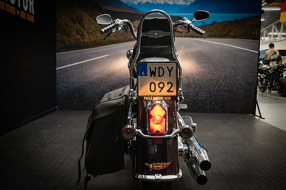 Harley-Davidson Softail Deluxe (FLSTNI) 8 of 15