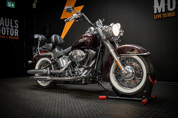 Harley-Davidson Softail Deluxe (FLSTNI) 2 of 15